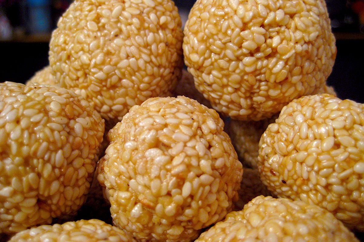 No-Bake Date Sesame Bites