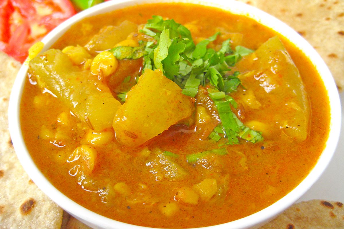 Bottle Gourd and Split Chickpea Stew