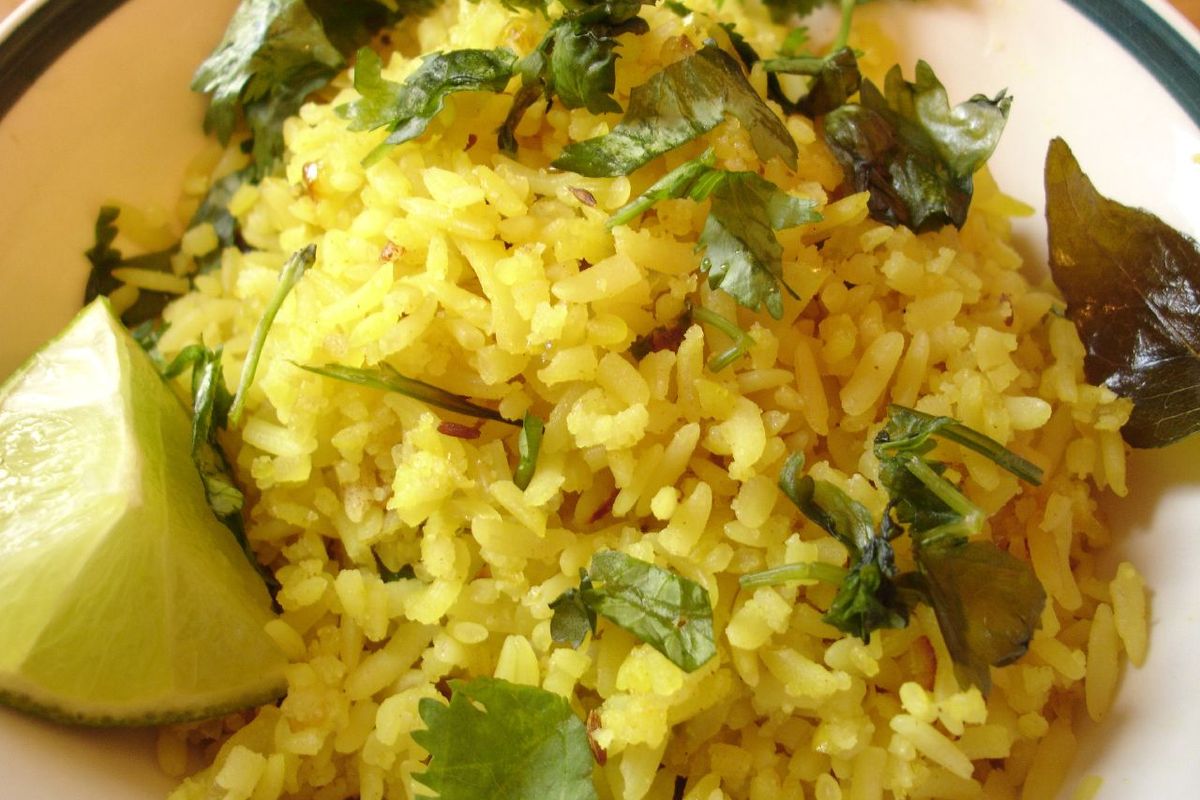 Lemony Flattened Rice with Peas and Peanuts